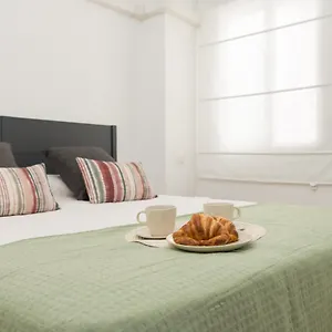 precioso-apartamento-con-habitacion-separada-en-centro.hotelsinnerja.org/